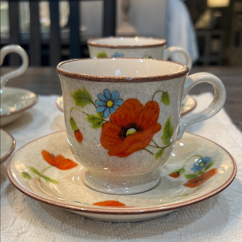 Mikasa Stylemanor Poppy Parade 4 Cups/4 Saucers Vintage 1977-79 Discontinued